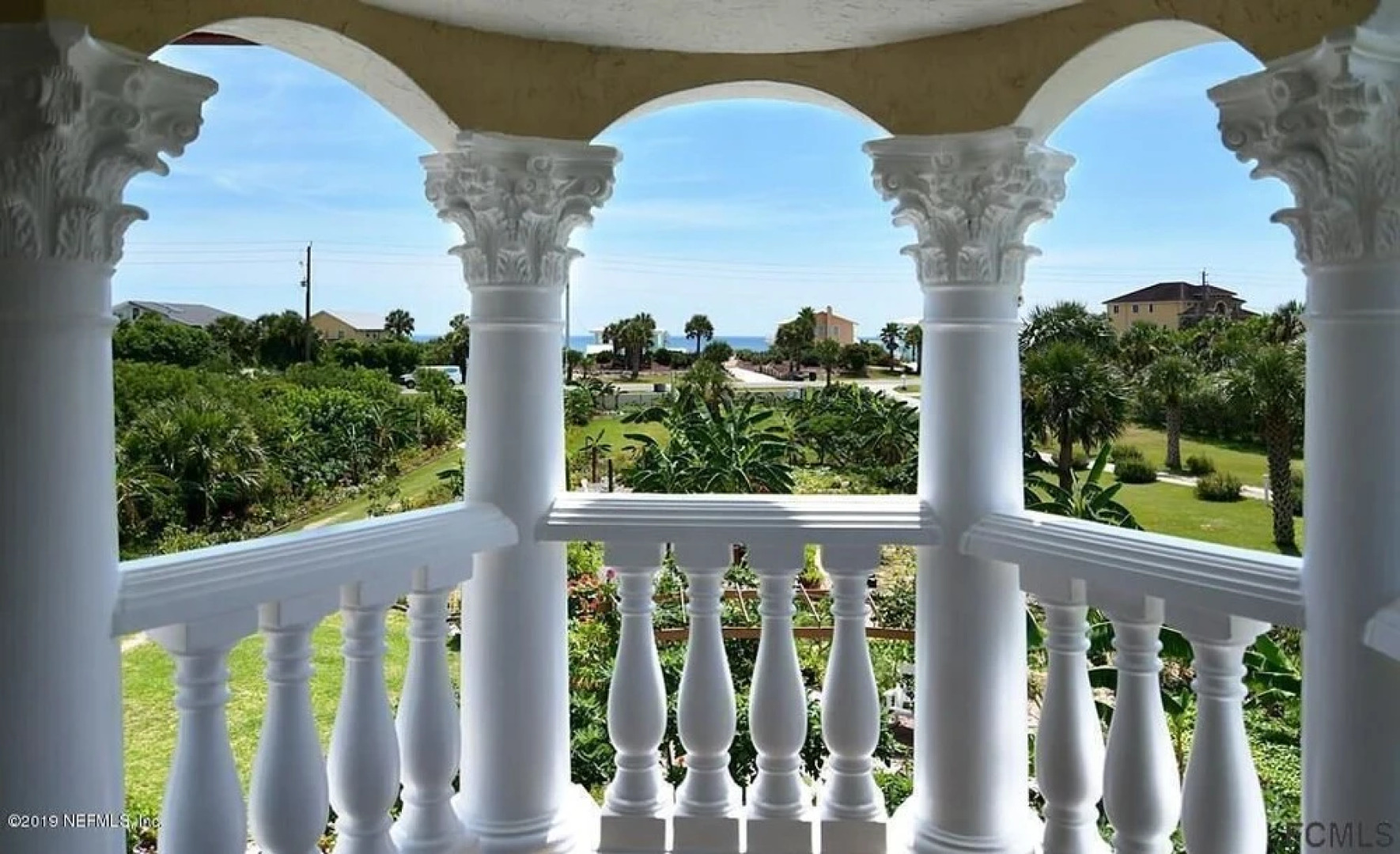 Castle by the Sea, 7 Bedroom, Ocean View, Putting Green, Tiki Bar, Sleeps 17
