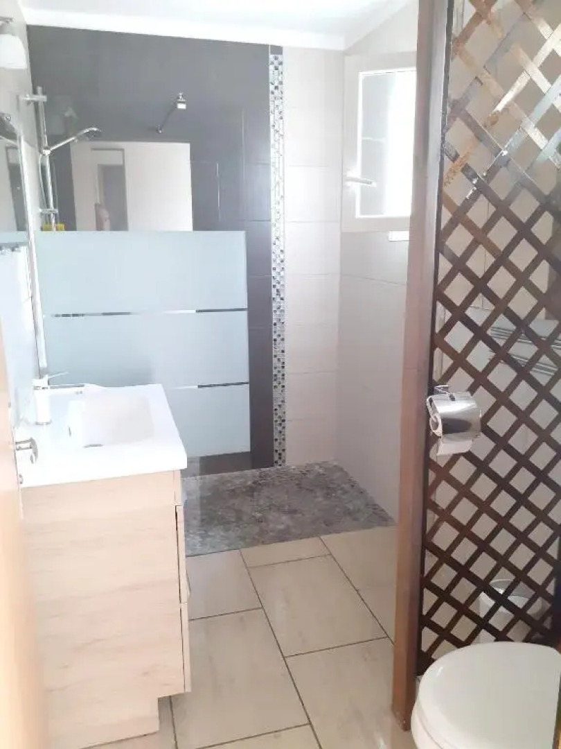 Villa de 2 chambres avec piscine privee jardin clos et wifi a Colonzelle