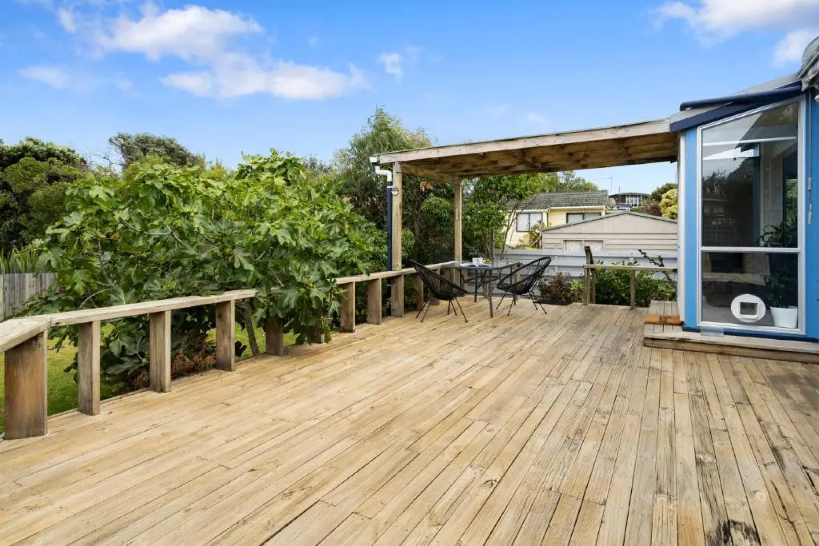 The Wee Blue Bach - Waikanae Beach Holiday Home