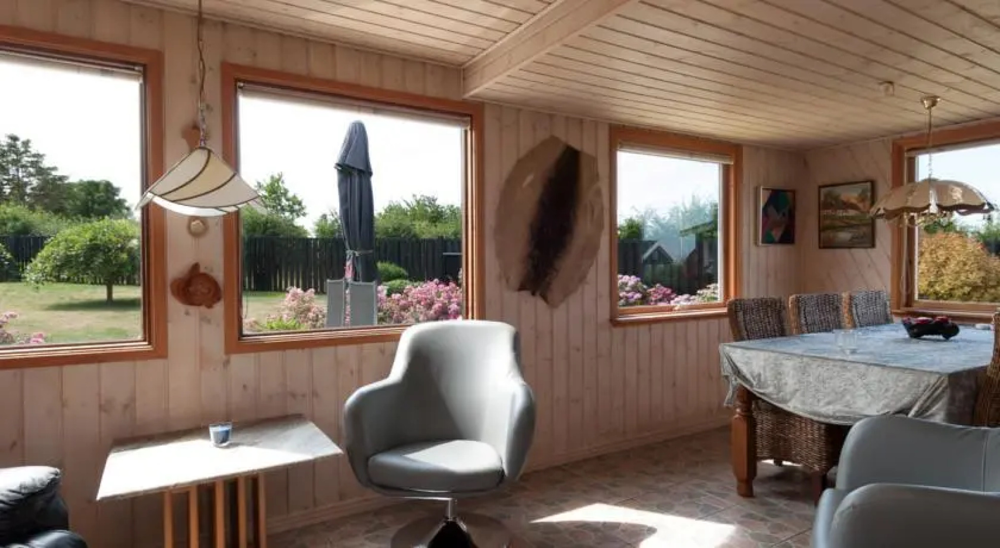 Iris 2 Holiday House