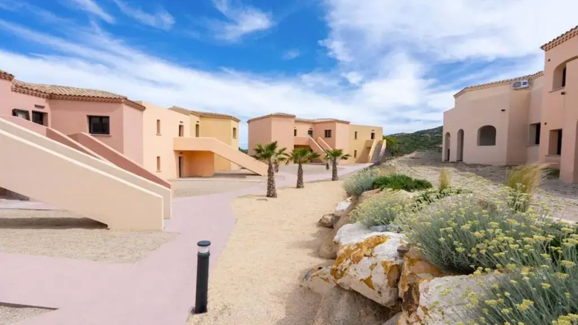 Отель Red Sun Village