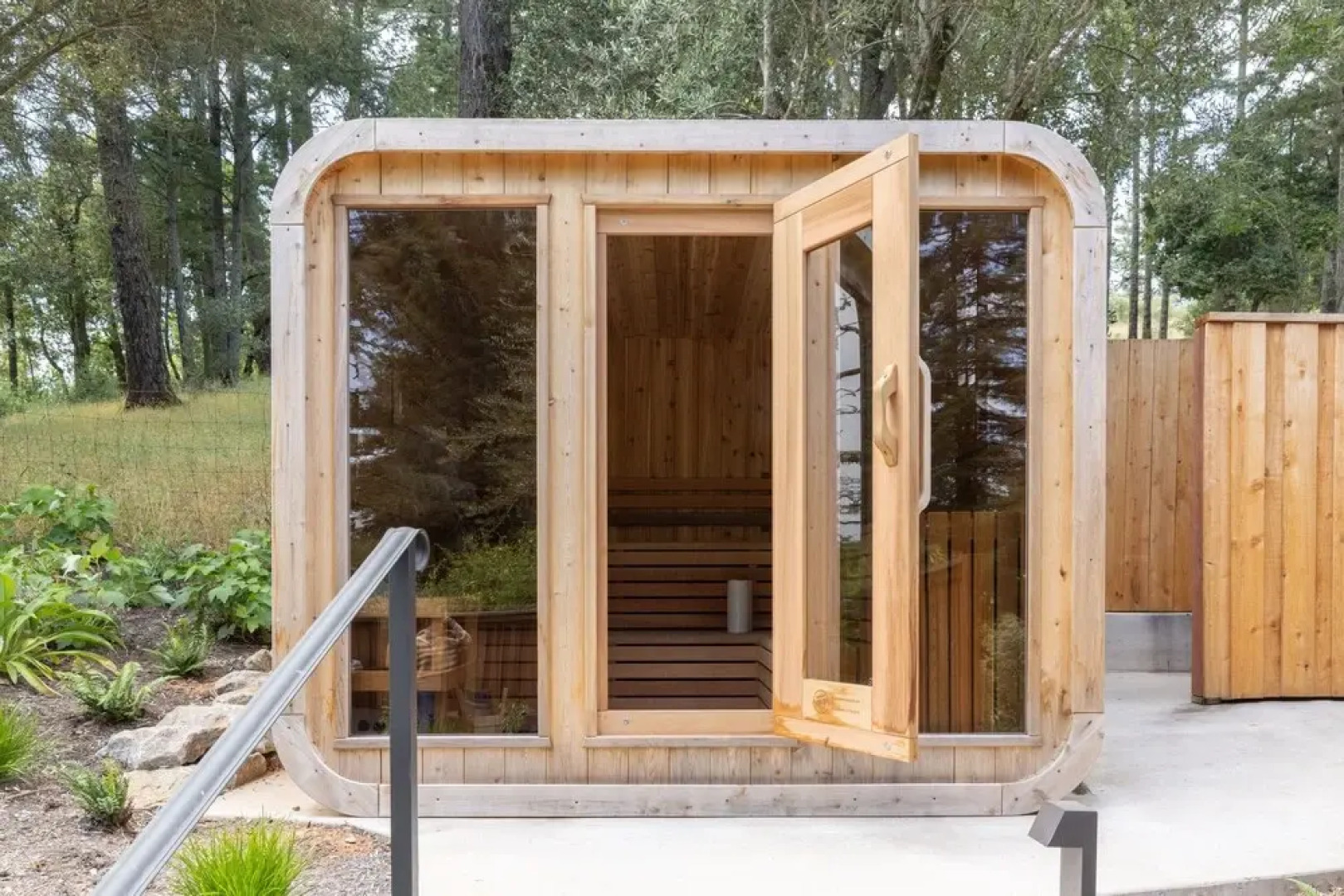 Hidden Gem! 3br Private Luxury Oasis In Healdsburg 3 Bedroom Home by RedAwning