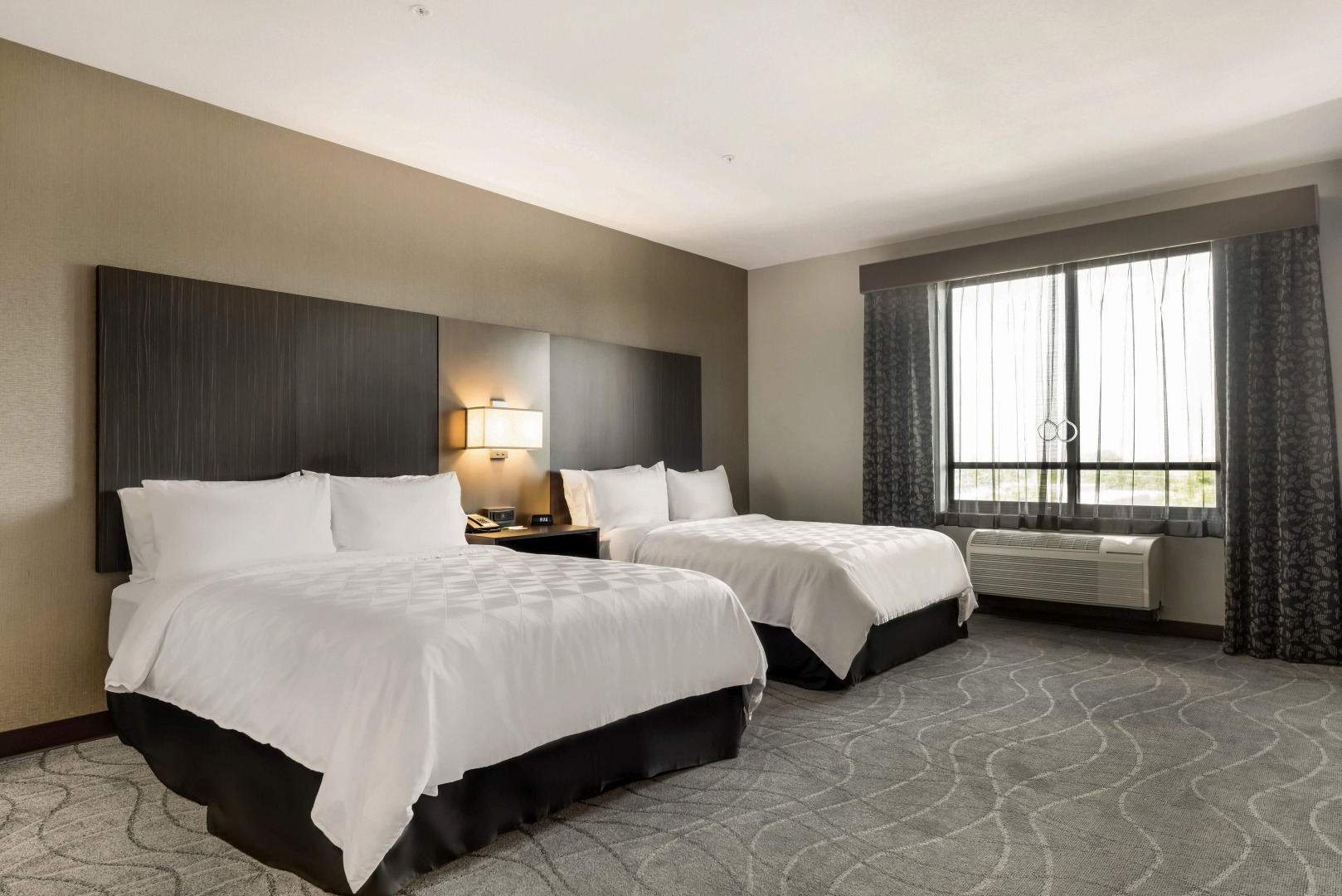 Holiday Inn & Suites Silicon Valley - Milpitas by IHG