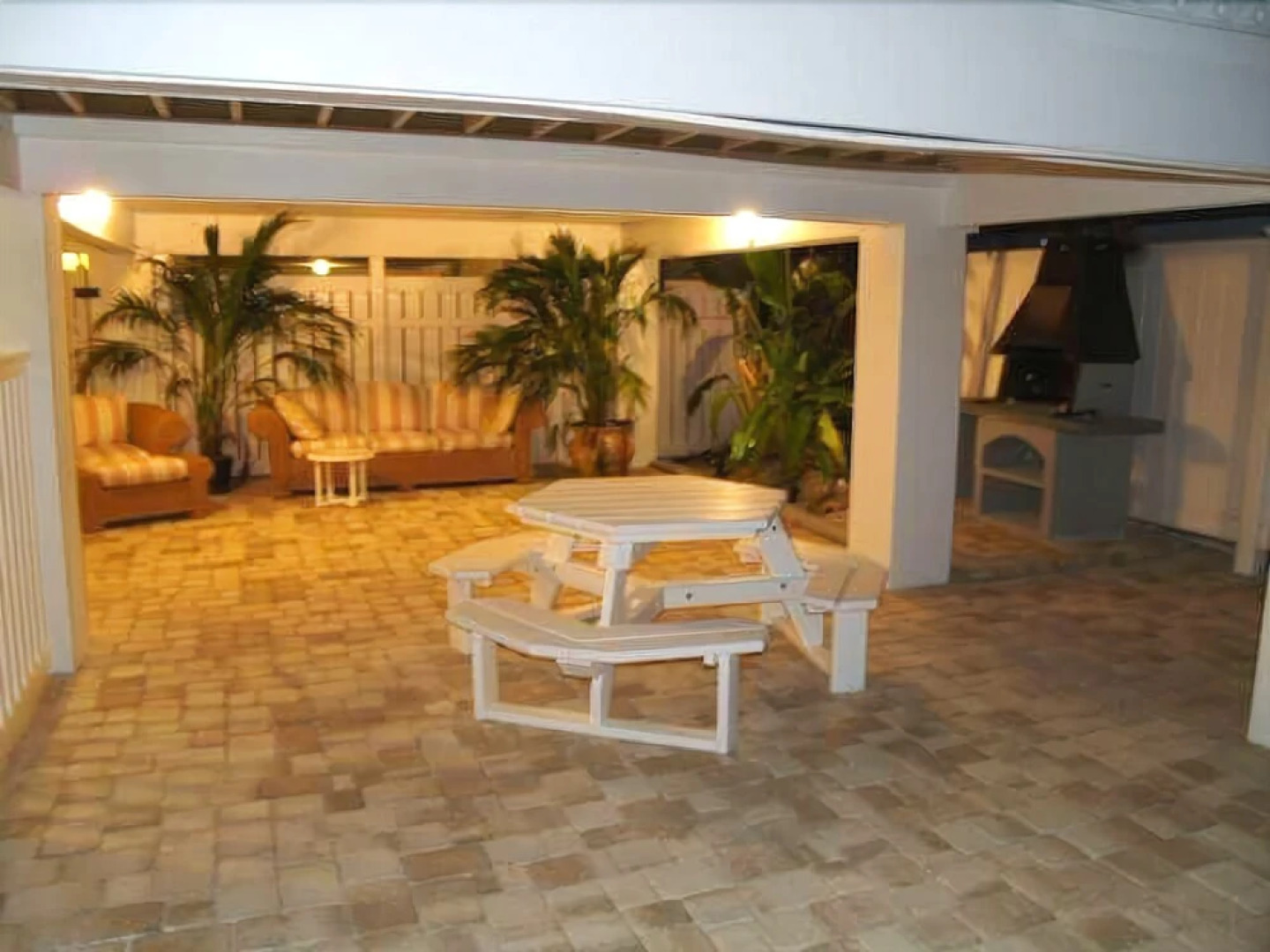 Sunset Villas 4 Awesome Views/2 Balconies/pool/deck/bbq!