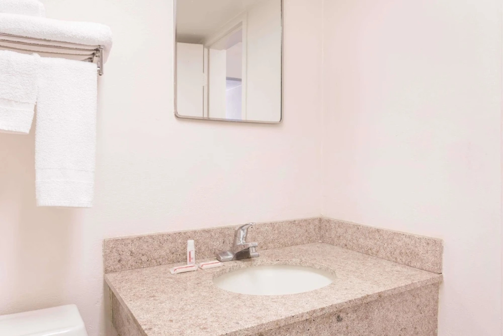 Howard Johnson by Wyndham Commerce GA