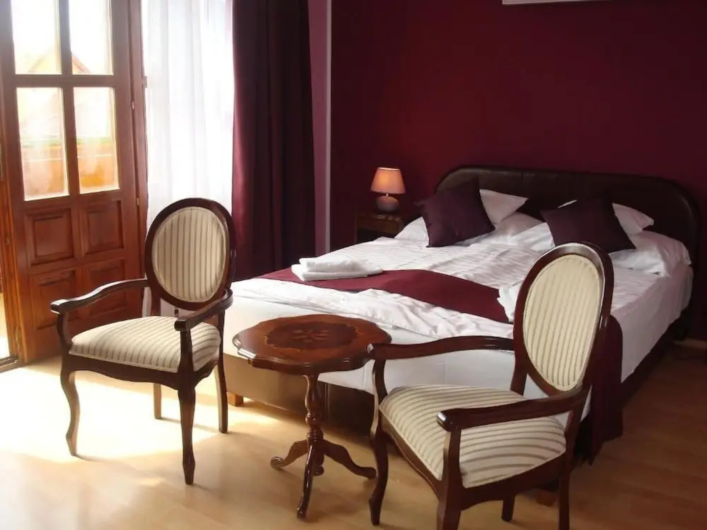 Hotel Napsugár és Gulyás Kunyhó Étterem