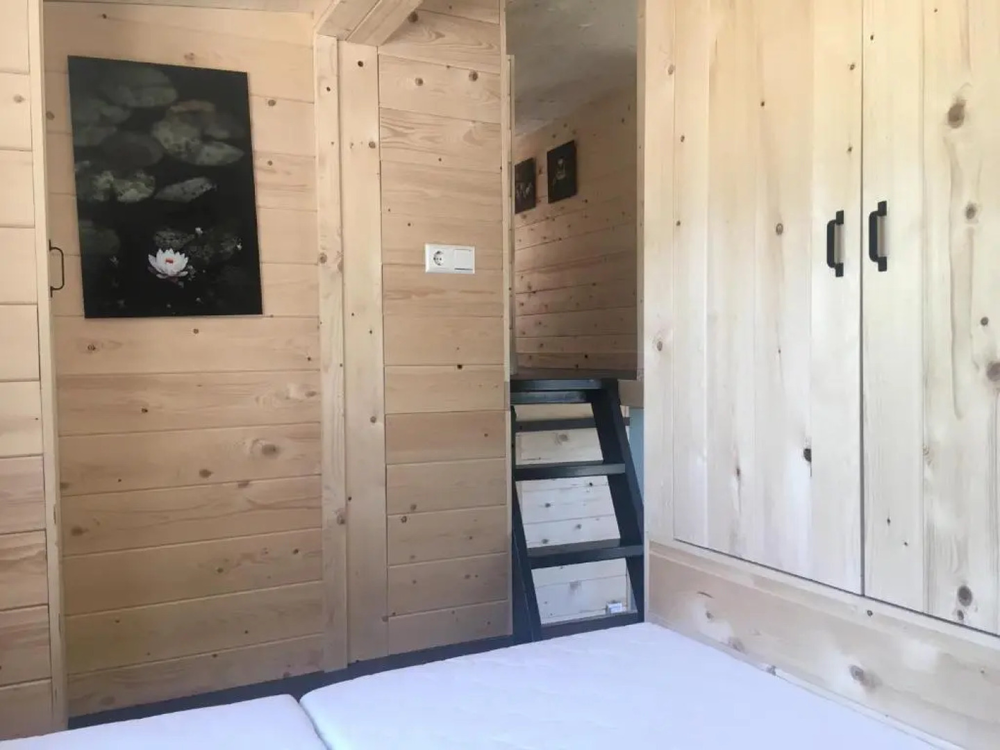 Fraai Tiny House aan het veluwemeer met uitzicht & veranda