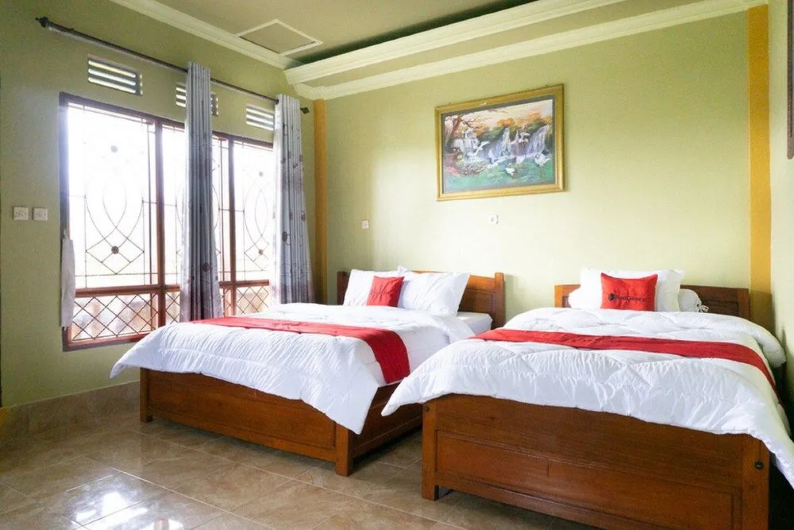 RedDoorz near Senaru Rinjani