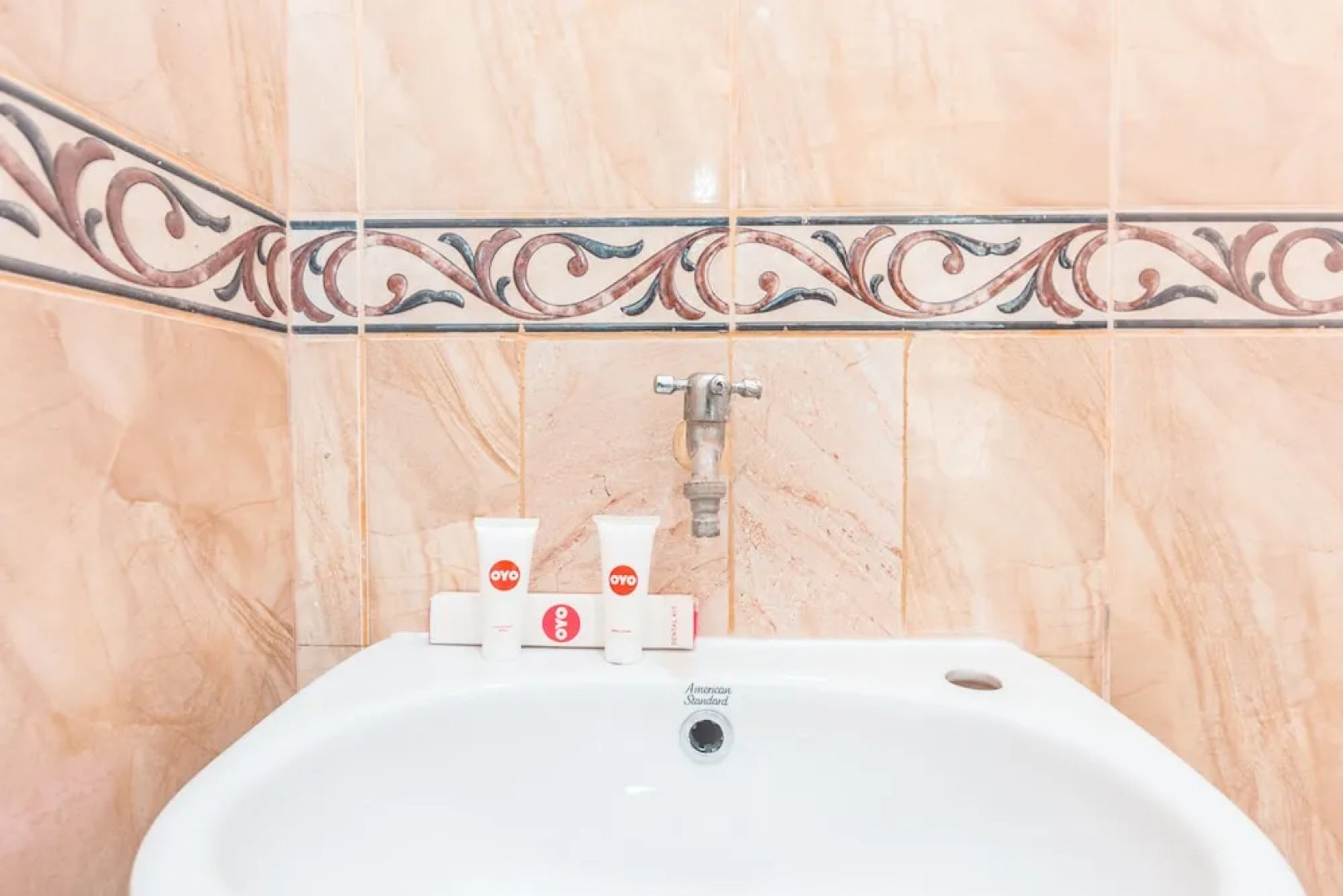 Fallinda Hotel by OYO Rooms