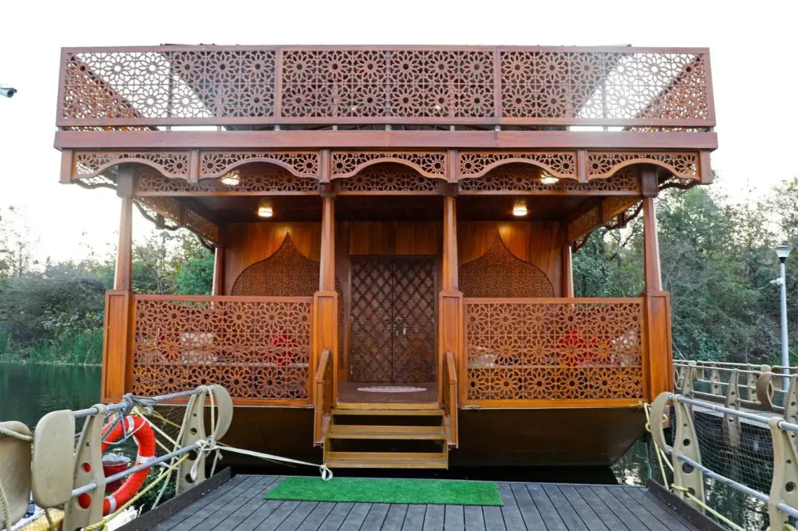 OYO EKTA Houseboat
