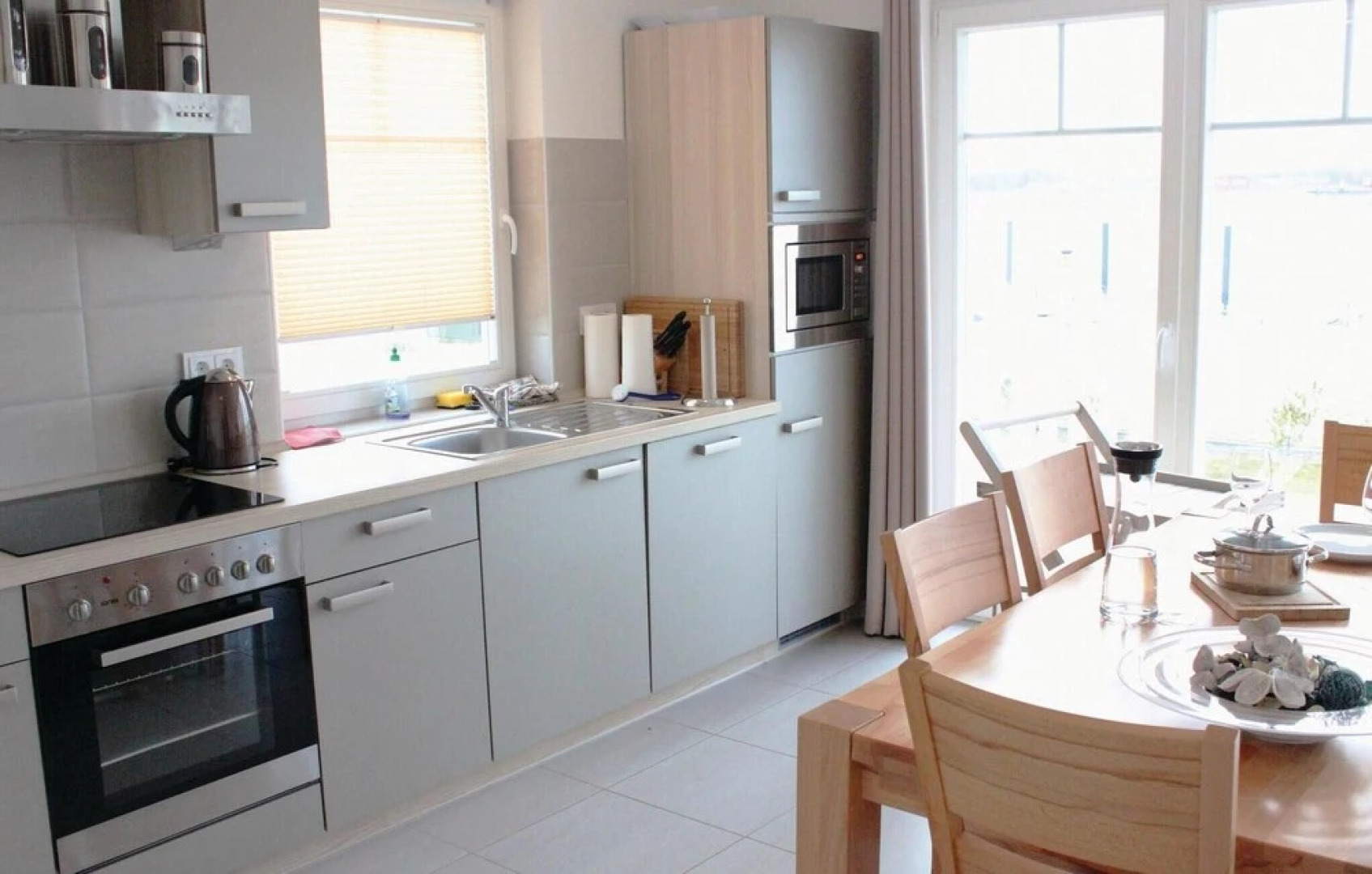 Weiße Strandvilla/56a O