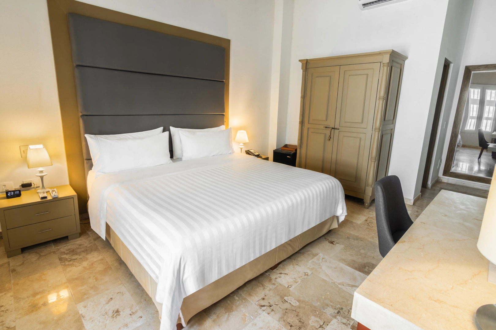 GHL Collection Armería Real Hotel