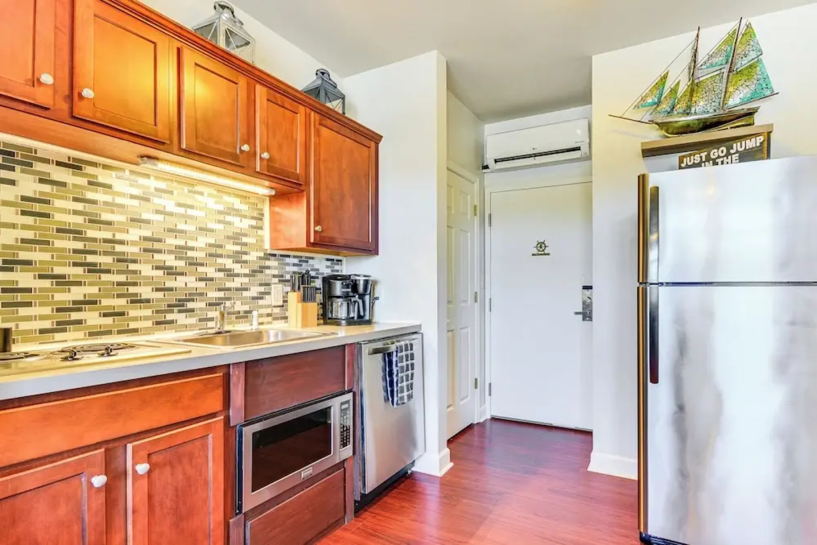 Pool & Lake Access: Mariners Landing Resort Studio