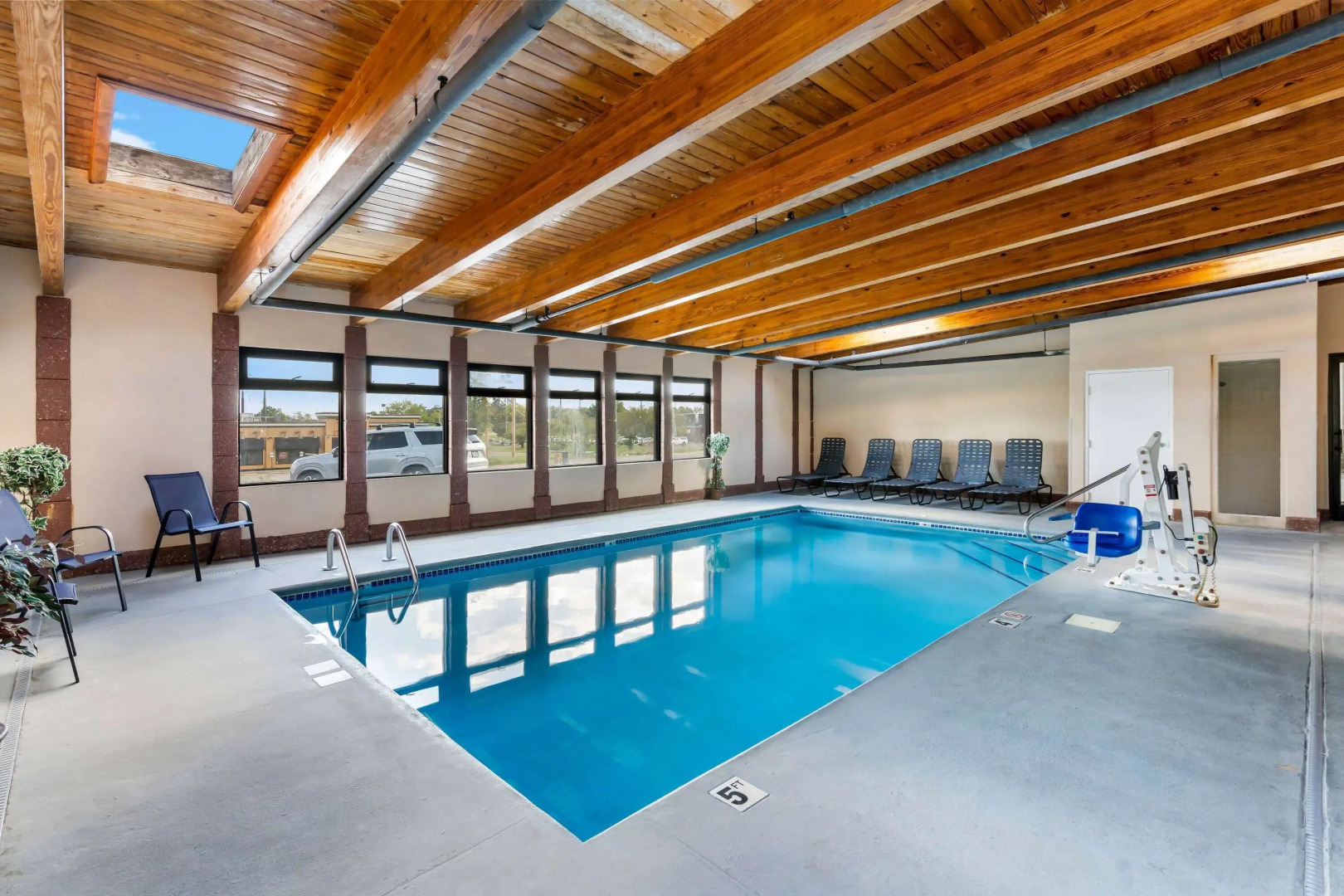 Super 8 by Wyndham Dickson