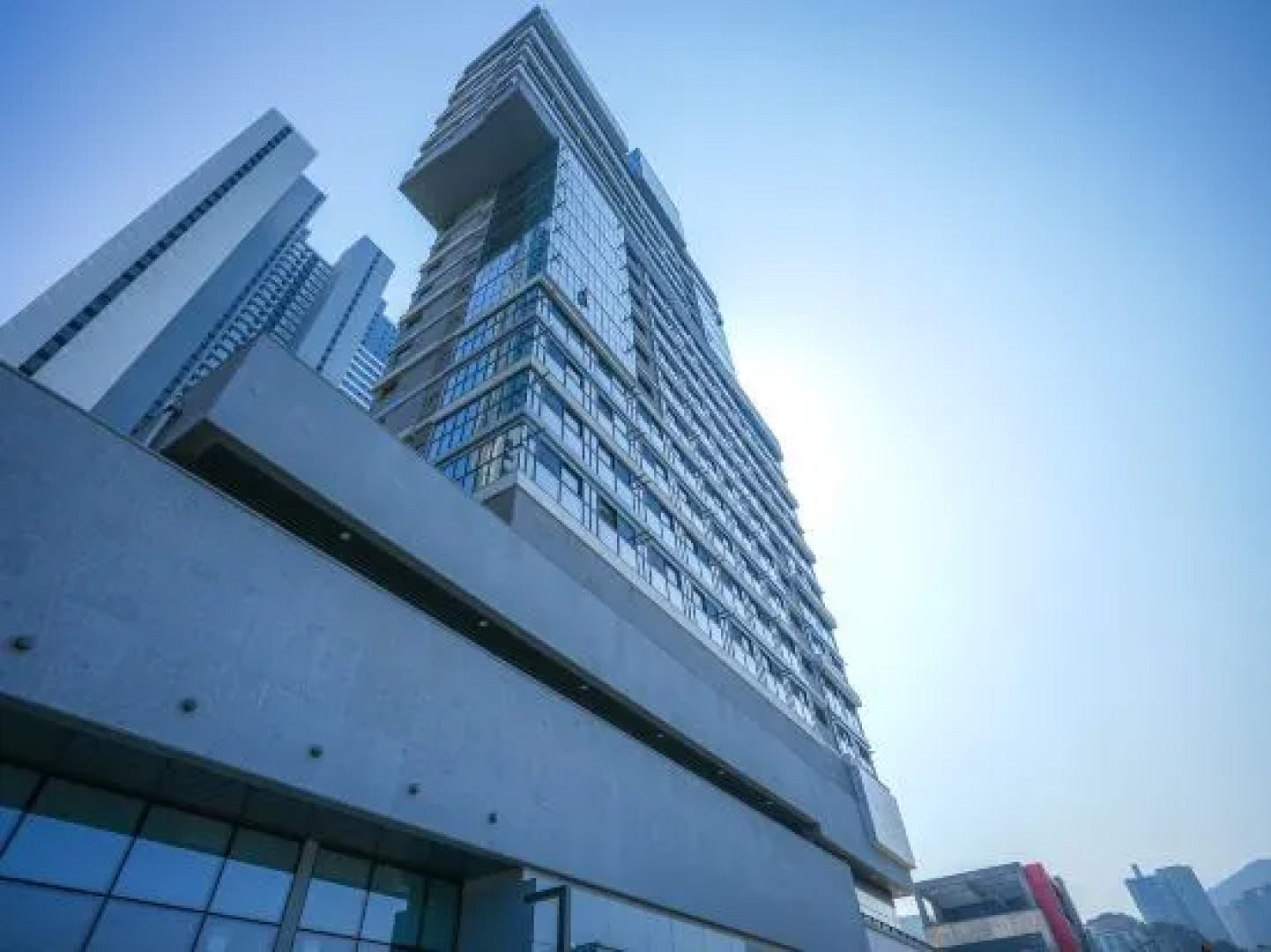 Shiftdoor Residence Hari