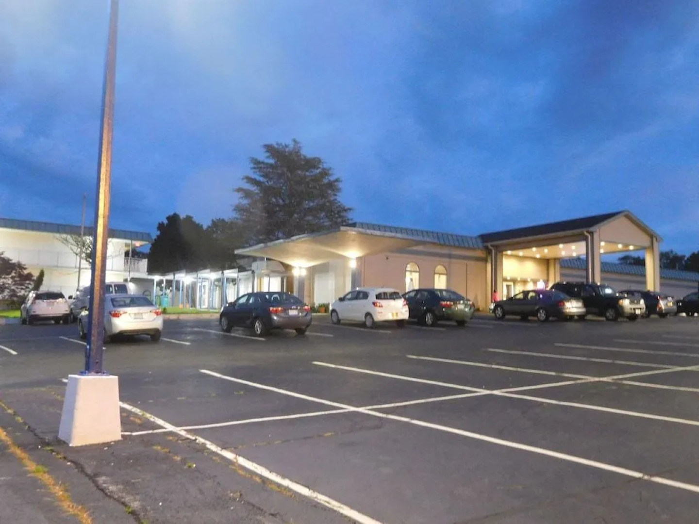 Whaler Inn and Suites