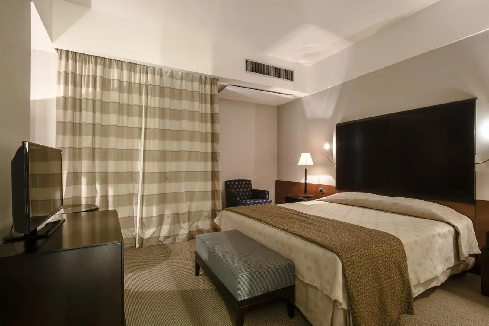 Fly On Hotel