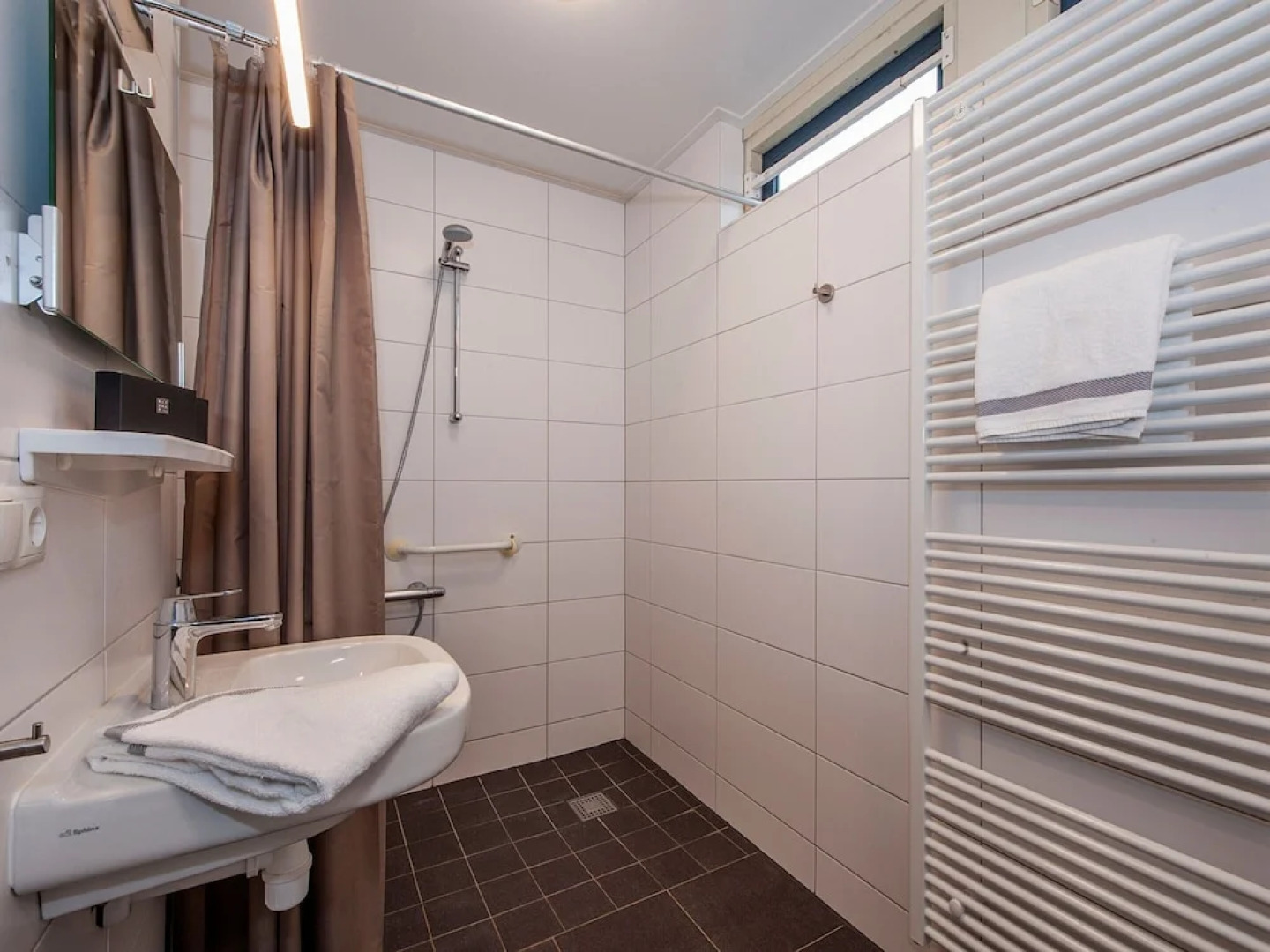 Restyled Bungalow with Dishwasher near Nature Reserve