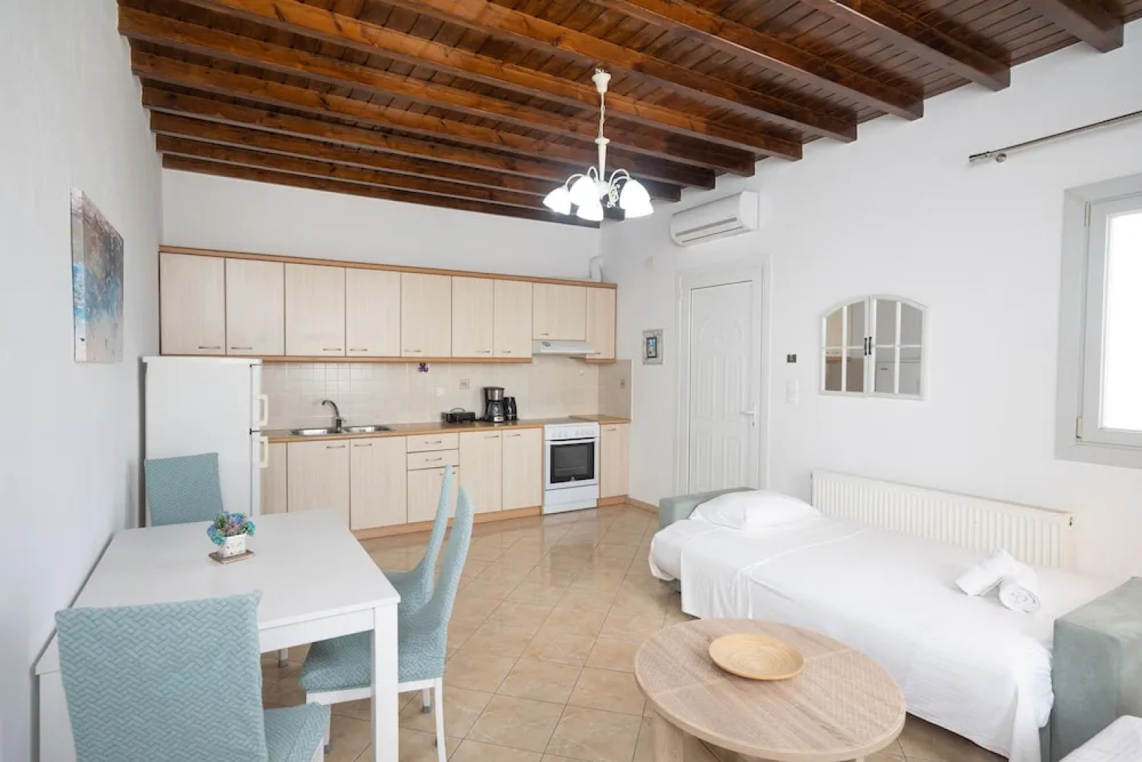 Mykonos Stylish Ivory Apt w Shared Pool