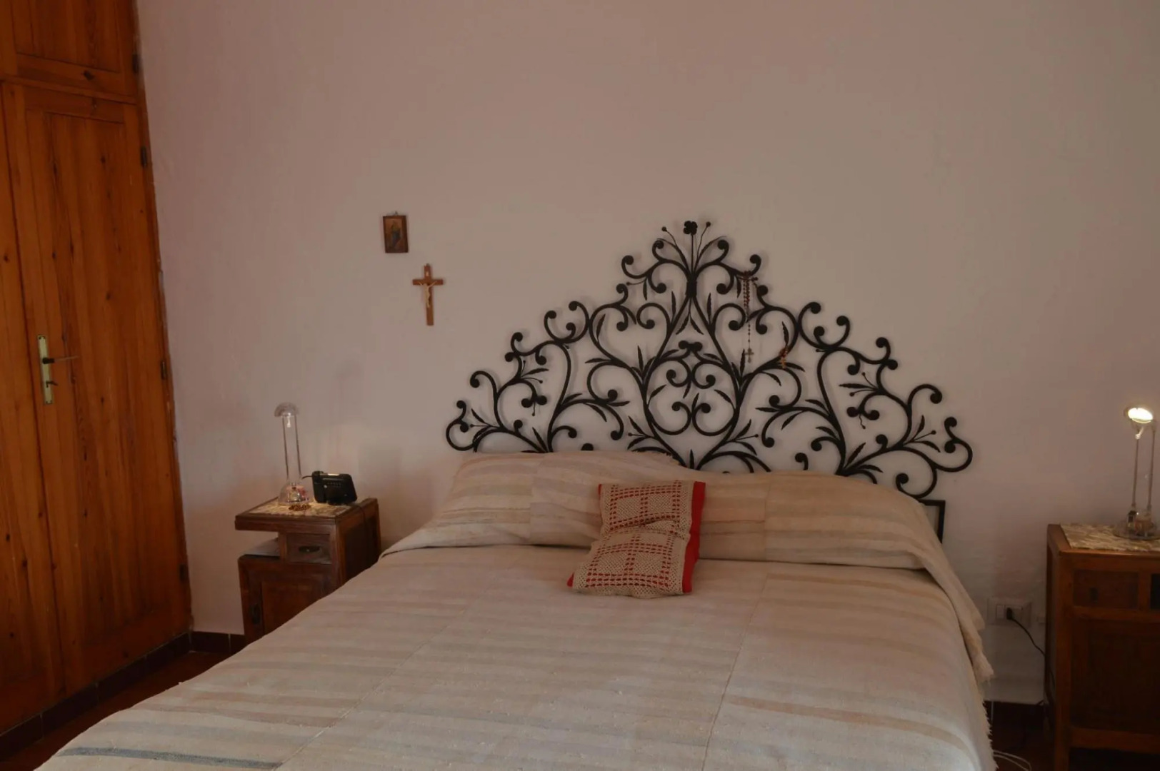 Seafront holiday home twenty meters from the western shore of Sardinia in S'archittu Beach-Casa del Giglio