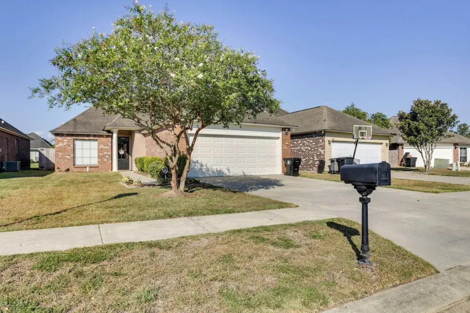 Canalfront Baton Rouge Home w/ Patio: 6 Mi to Lsu!