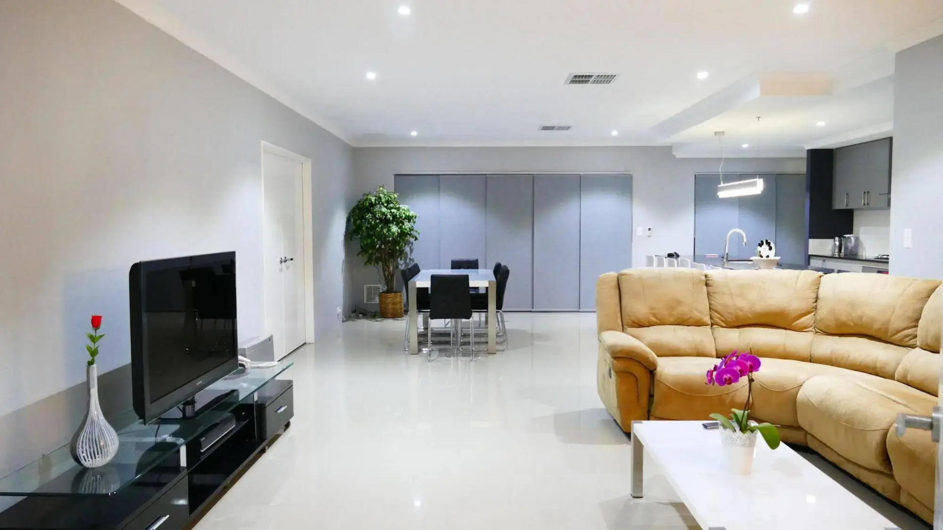 Rainbow Dream House PERTH Holiday Home