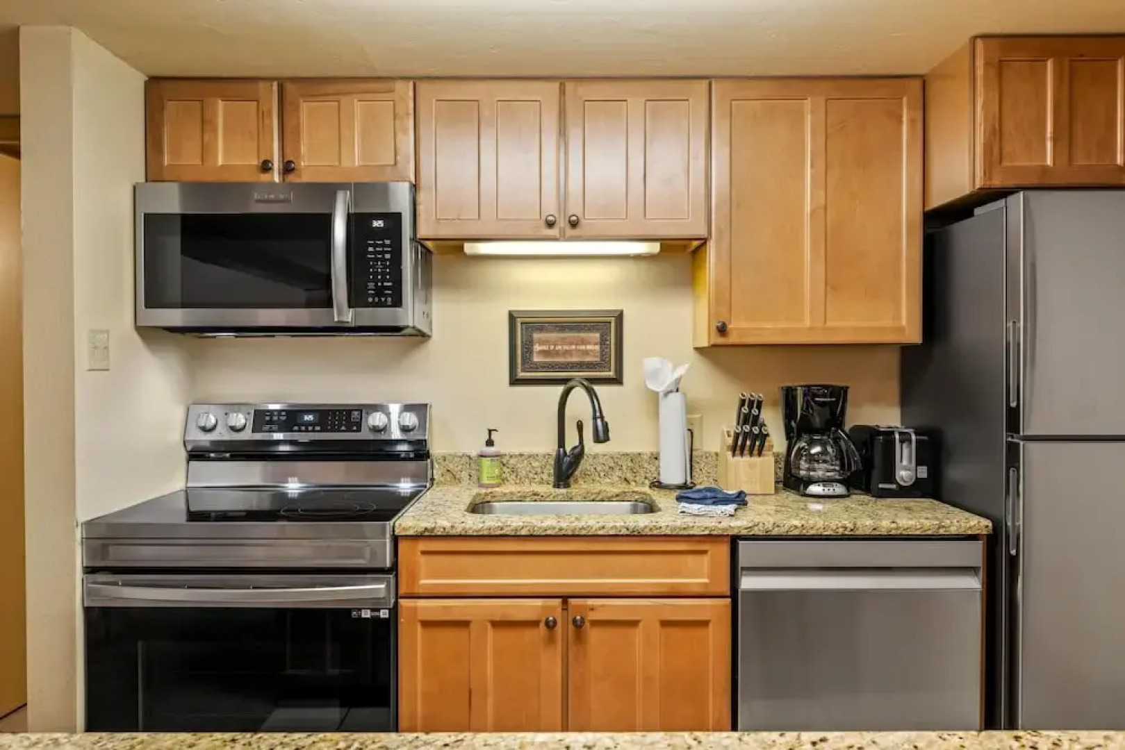 2 Level Unit w/ Pool Hot Tubs Private Deck