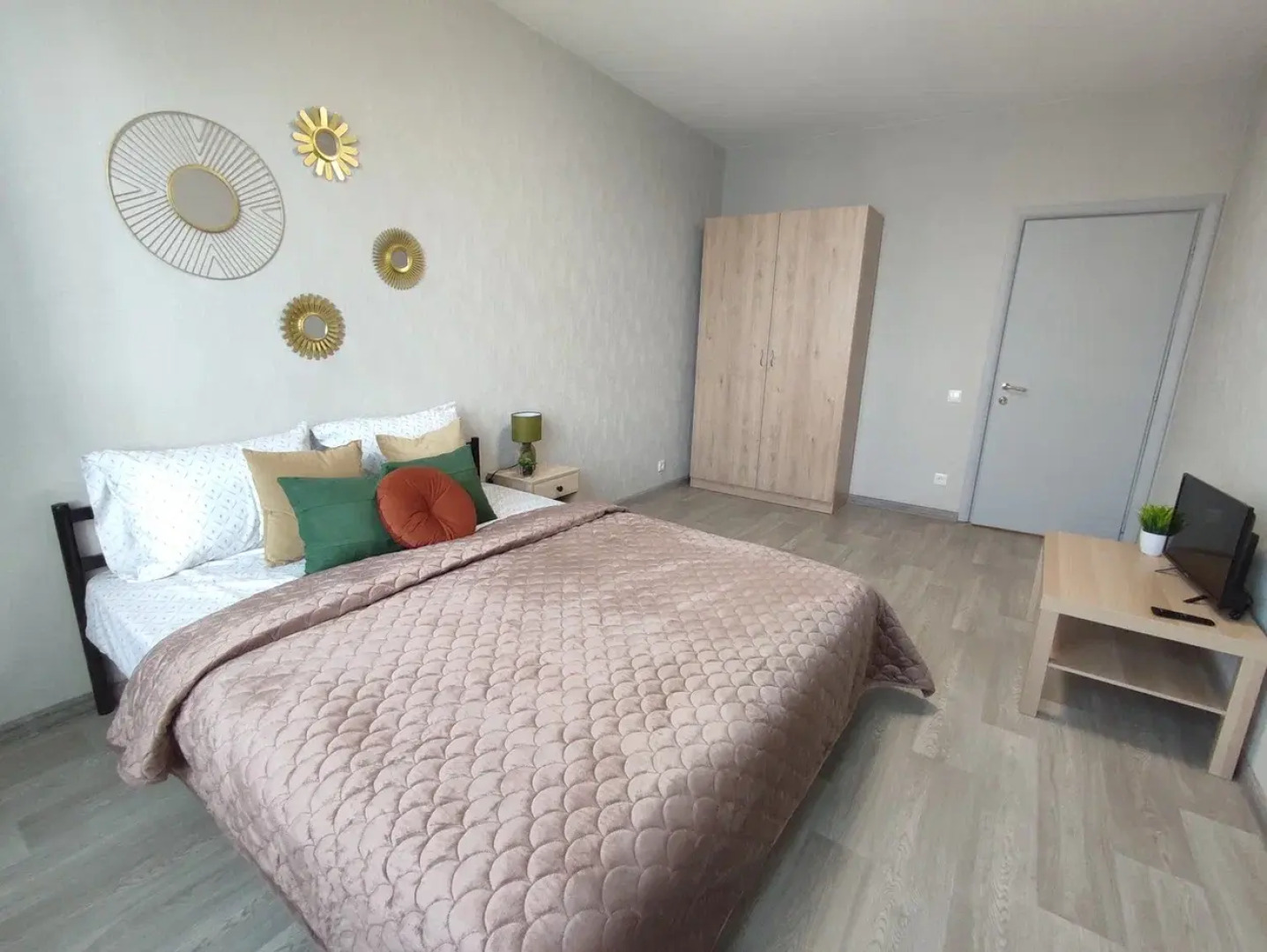 Атмосфера на Улице Карпинского 50