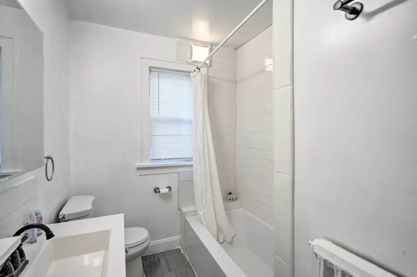 Charming Albany Retreat ~ 3 Mi to Downtown!