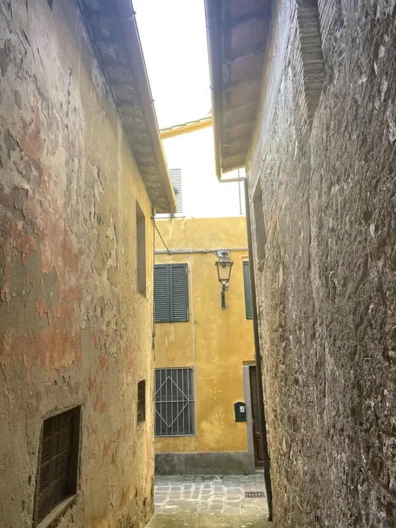 Stunning View, 2-bed Apt in Barga, Lucca,tuscany