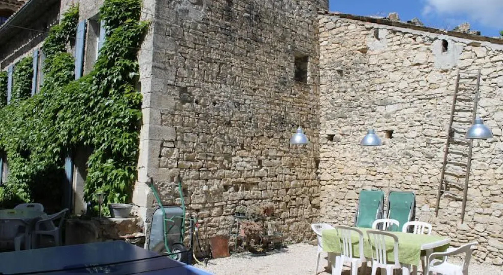 Lautre côté du lavoir