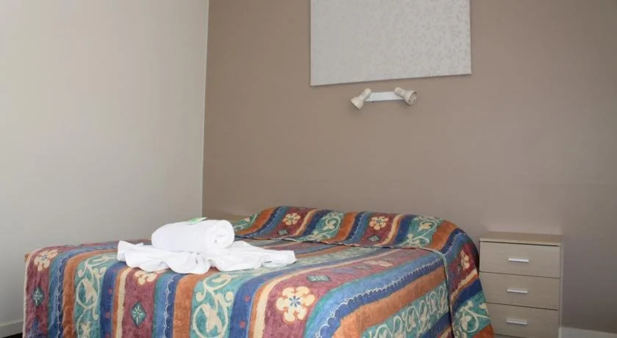 Hawaiian Sands Motor Inn