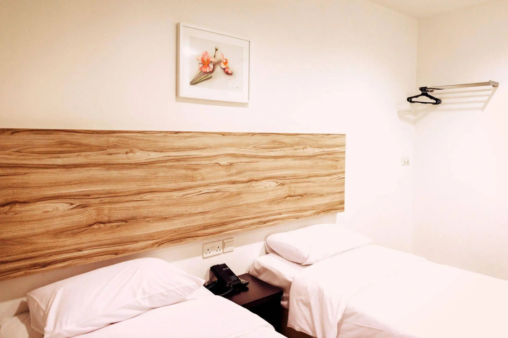 Victoria Hotel, a NuVe Group Collection