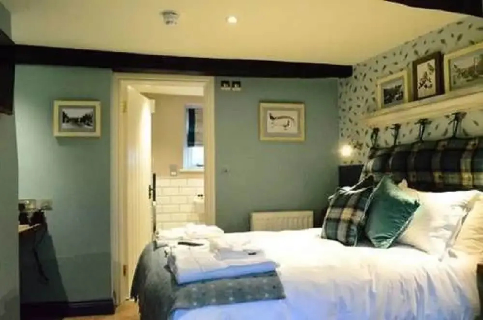 The Golden Pheasant Hotel