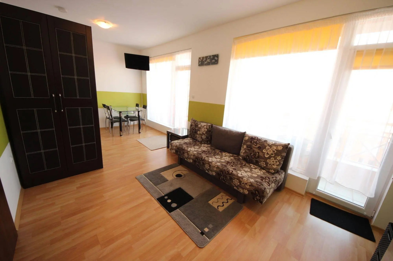 Apartment in Sunny Day 6