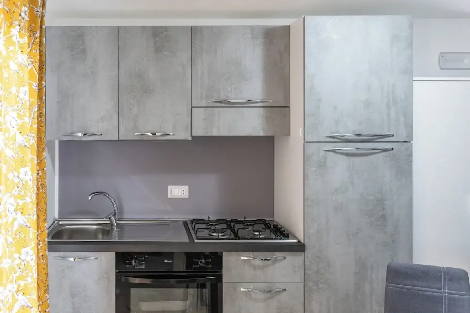 Residence con Piscina e Giardino