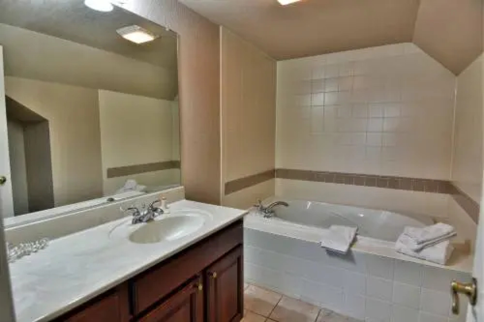 Unit 302 2 BD/ 2 BA Condo 2 Bedrooms 1 Bathroom Condo