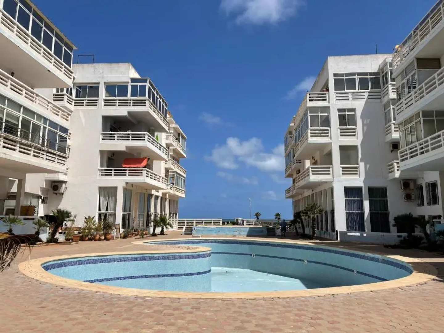 ATLANTIC MARINA BEACH: 3 Piscines & accès direct à la plage Sablettes