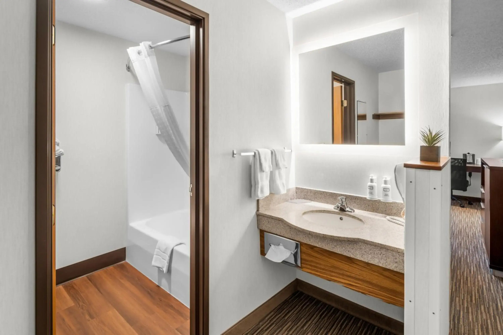 EverSpring Inn & Suites