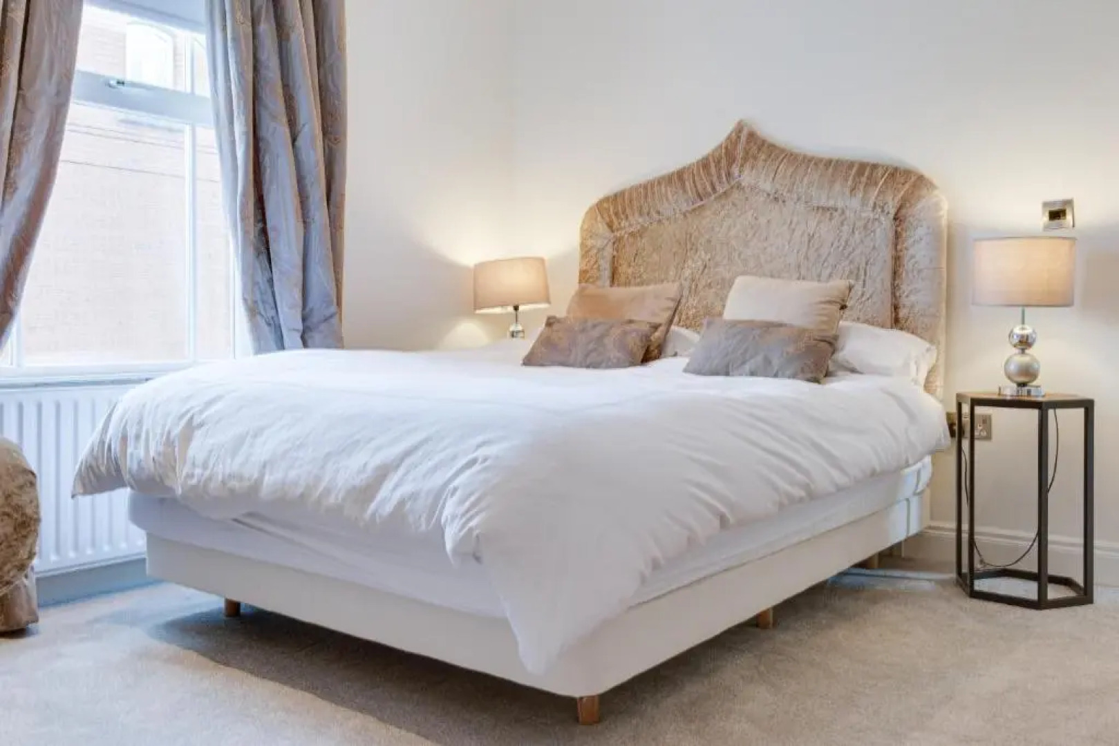 Modern, luxury suites with private bathrooms close to city centre