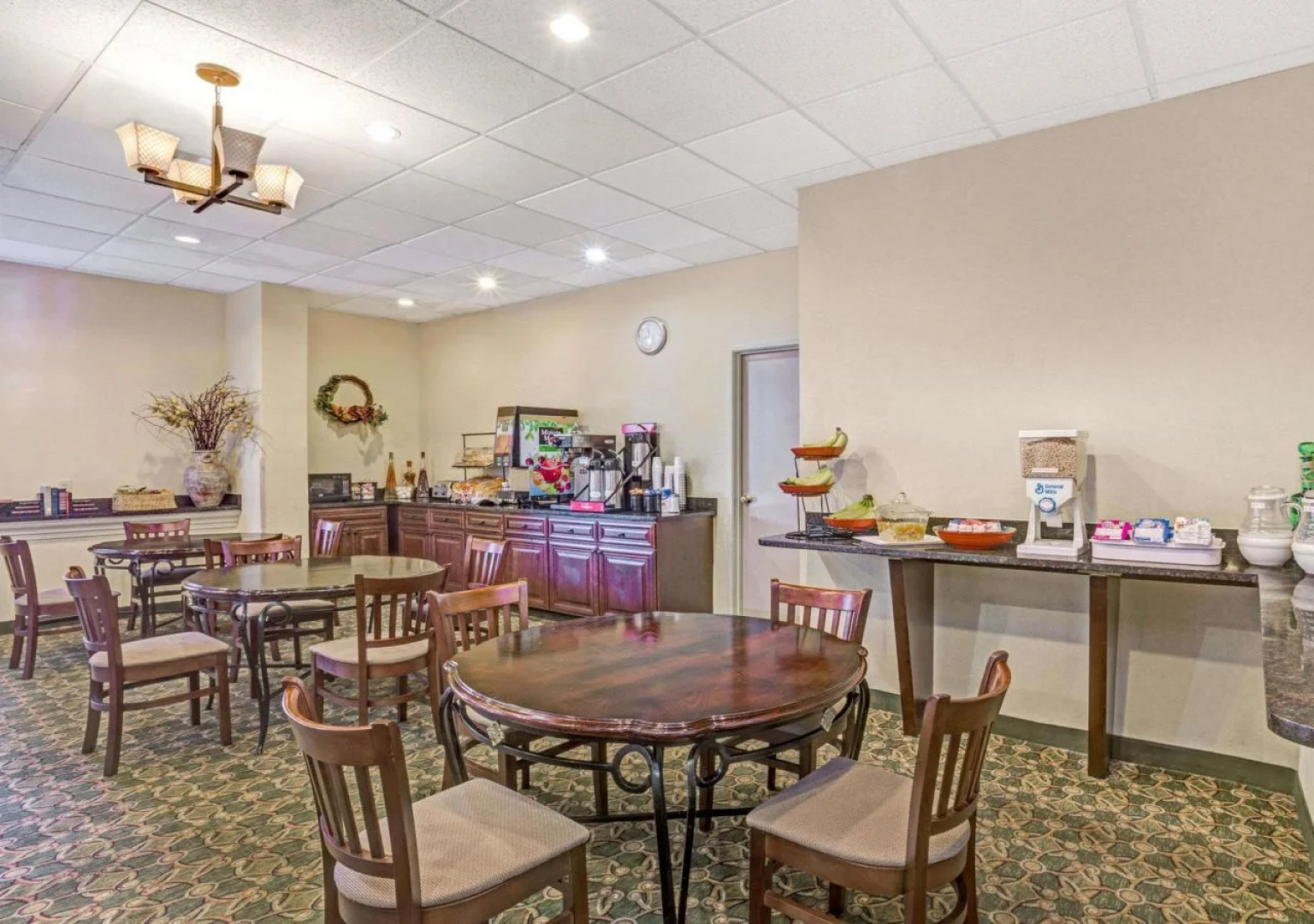 Quality Suites Atlanta Airport East