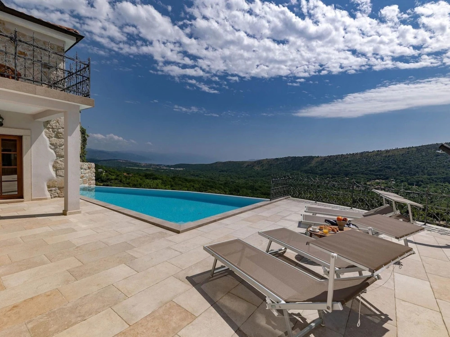 Amazing Villa With Pool, Wellness and Stunning View