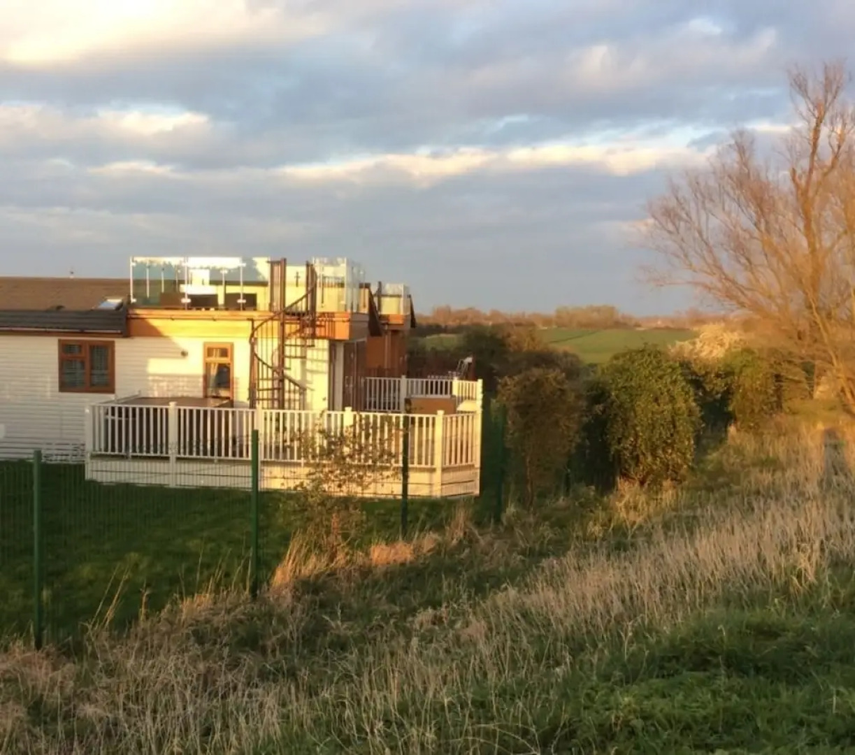 Beautiful 2-bed Lodge With hot tub and Saunain Ely