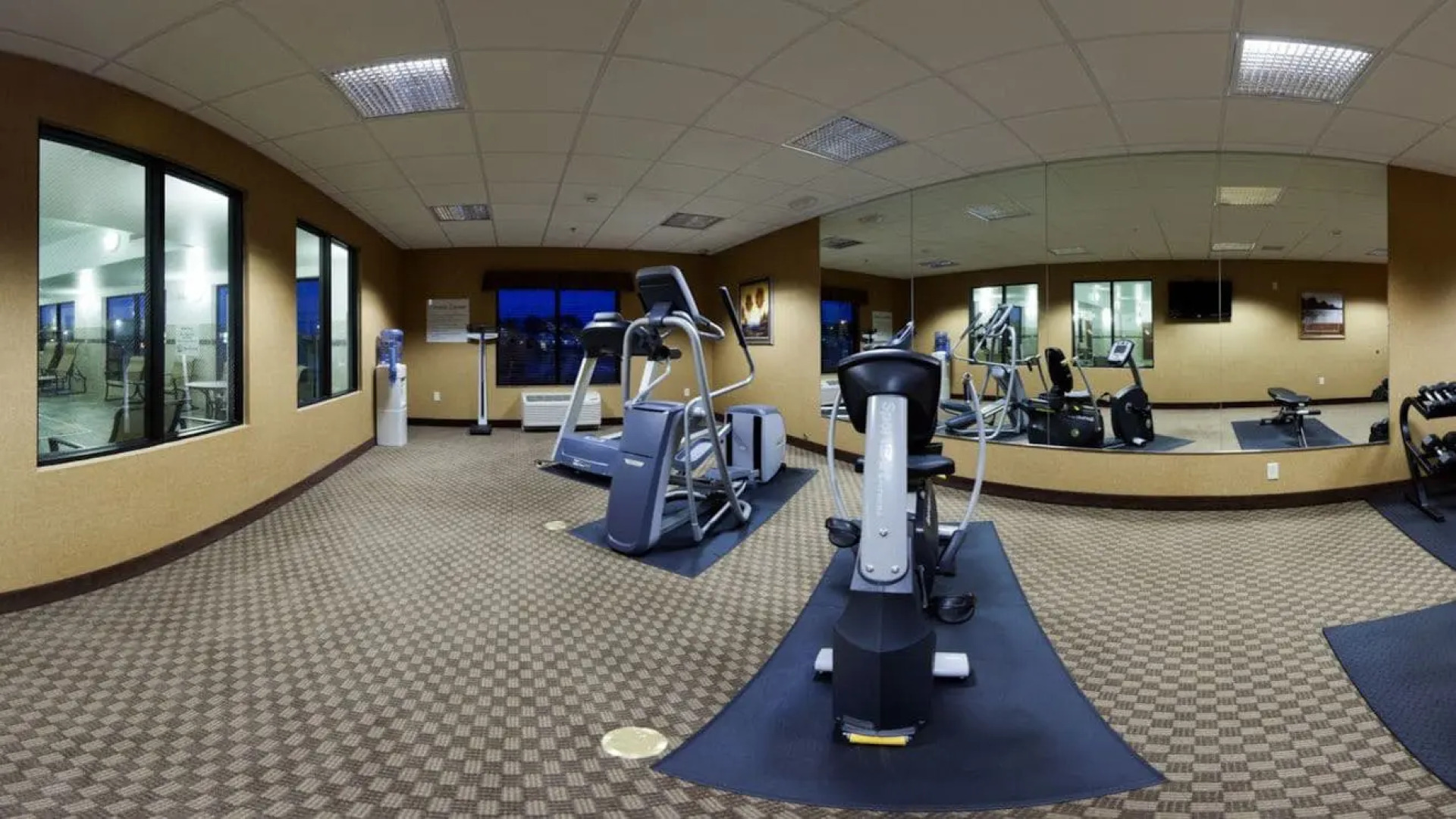 Holiday Inn Express and Suites Mason City by IHG