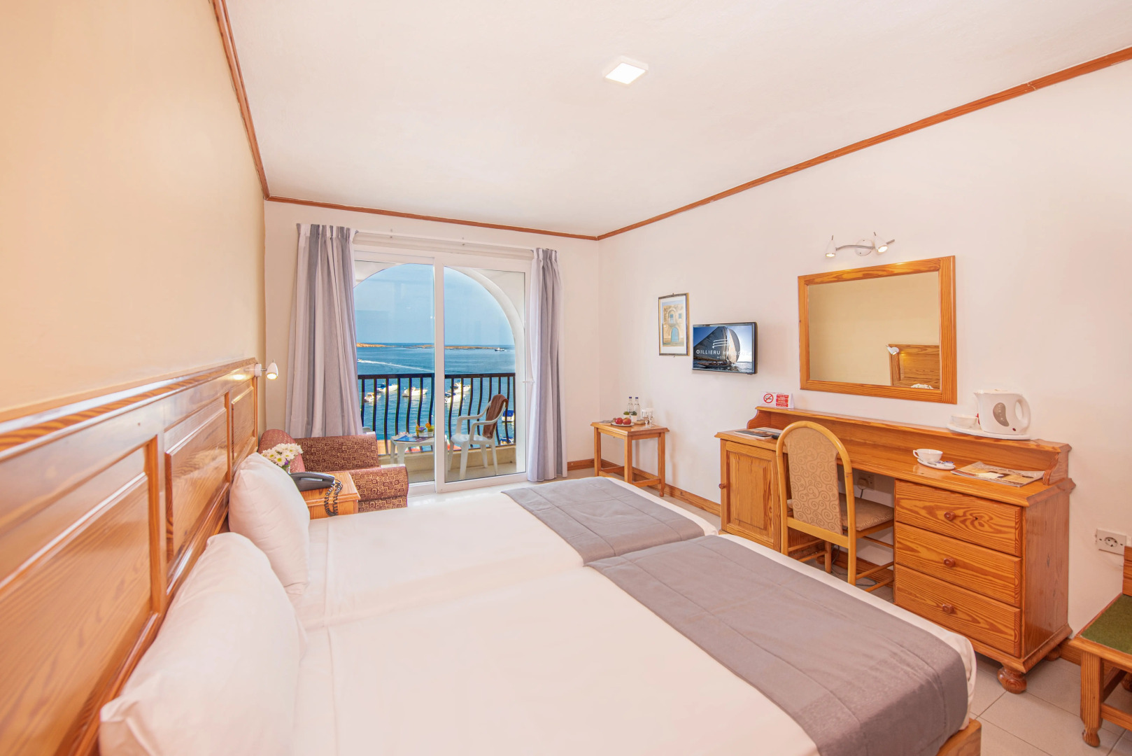 Gillieru Harbour Hotel