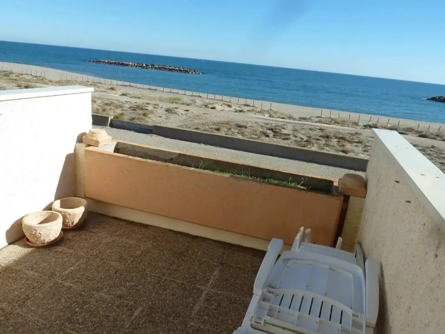 Charmant T 2 vue mer pied dans l'eau