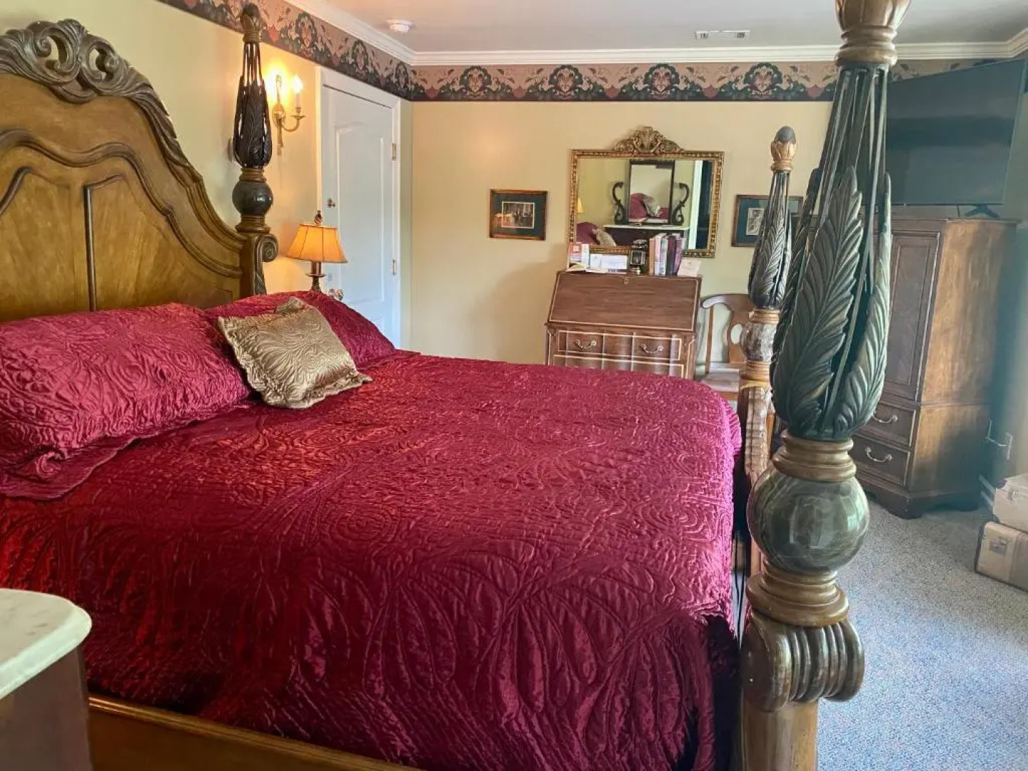 The Cypress Inn Bed & Breakfast