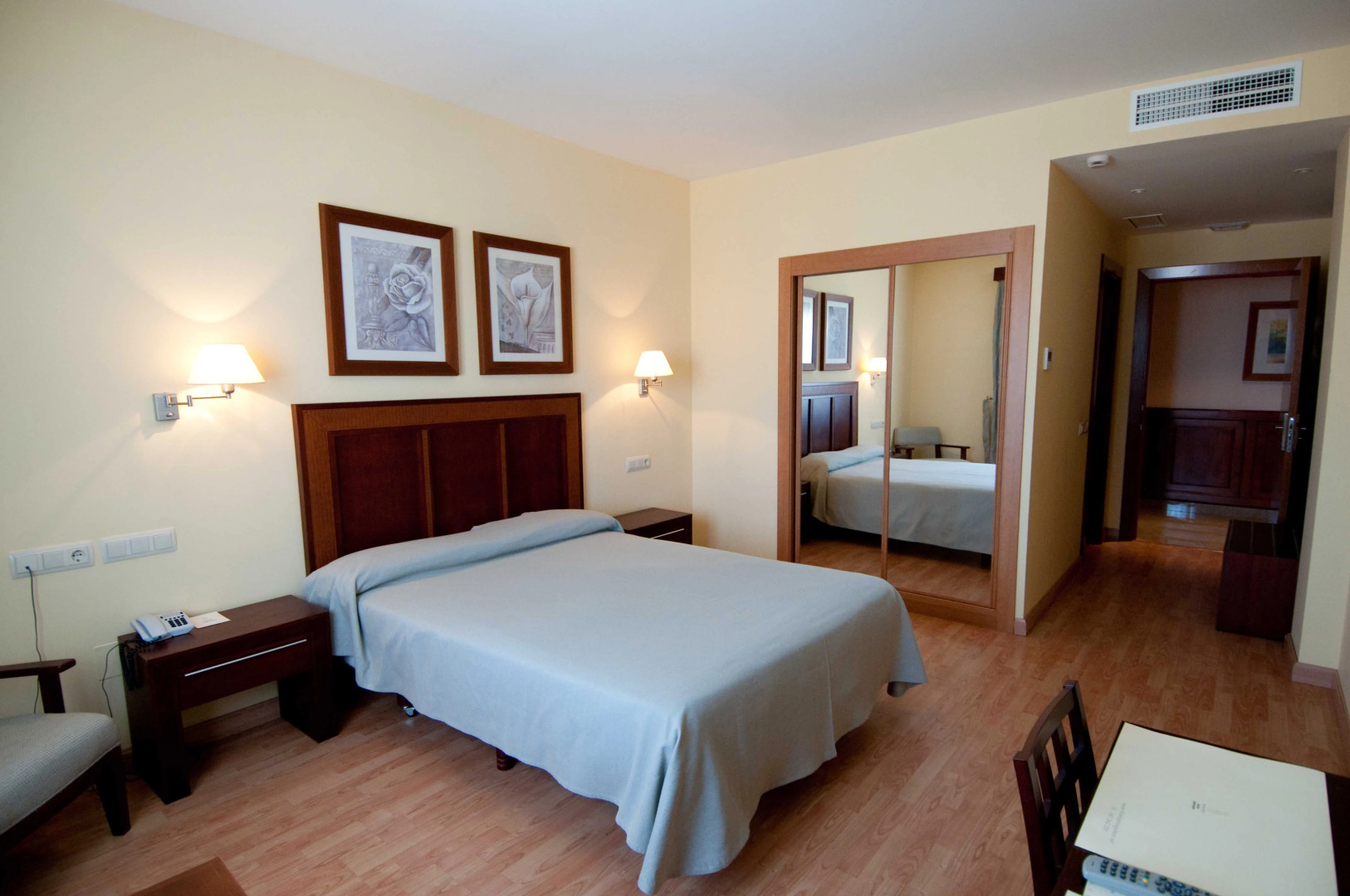 Hotel Santiago de León