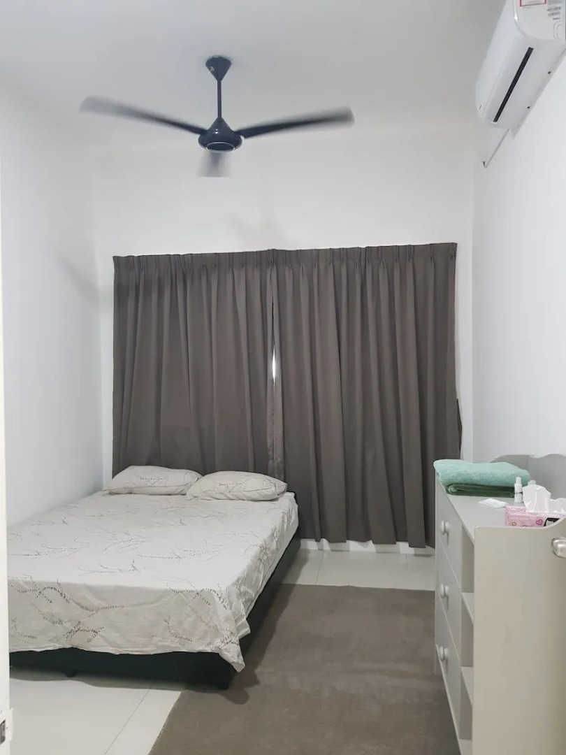 Executive Seaview at Icon Residence