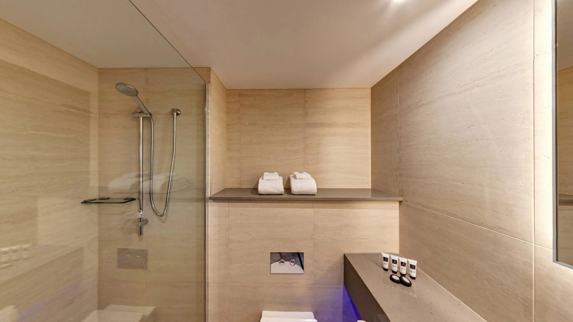 Distinction Luxmore Hotel